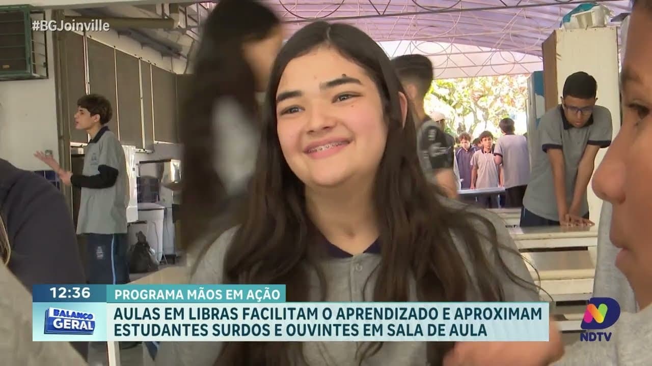 Ensino bilíngue em Libras transforma aprendizado de alunos em Joinville