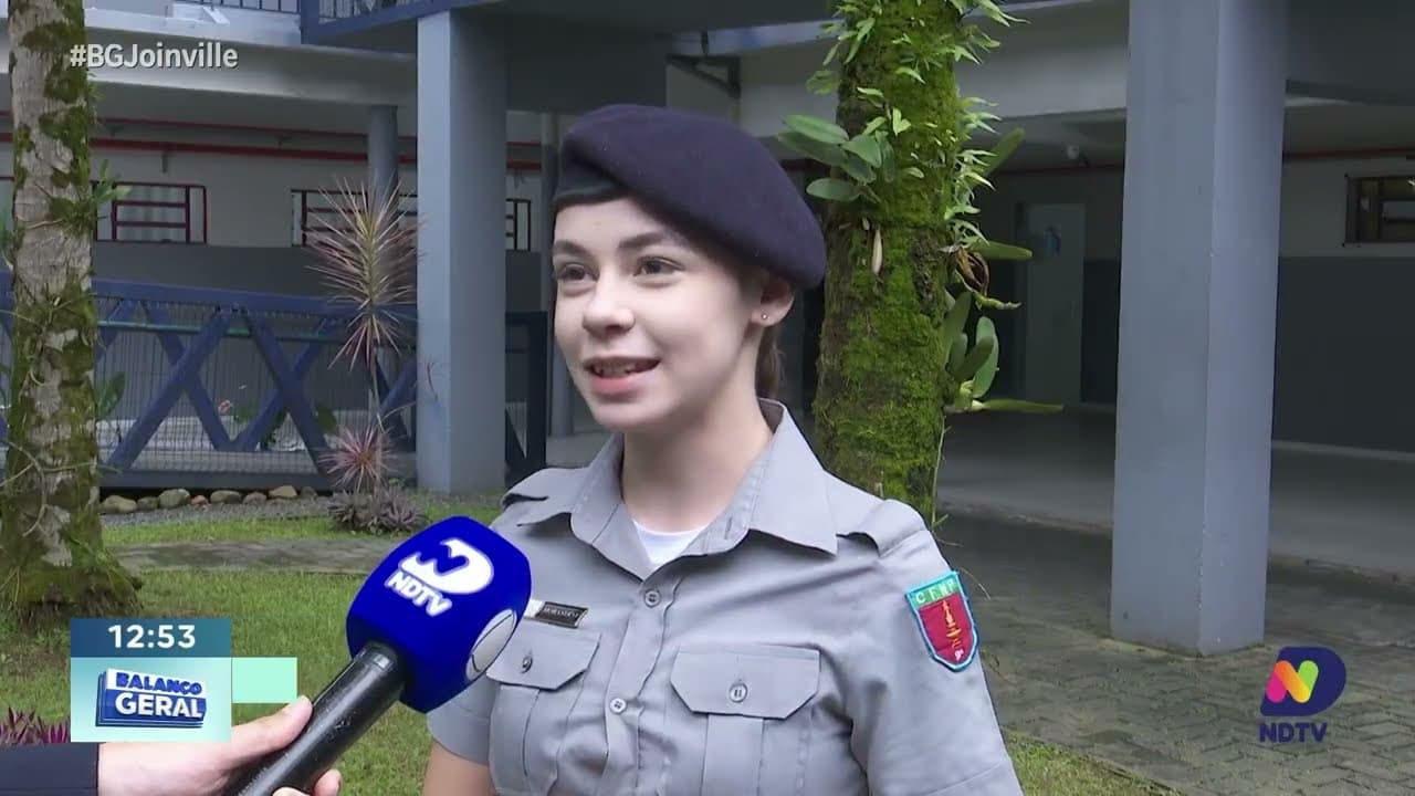 Modelo de ensino militar ganha destaque em escola de Joinville