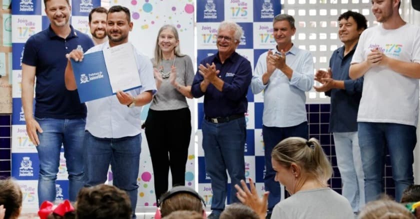 Prefeitura de Joinville entrega Ordem de Serviço para construção de quadra coberta em escola do bairro Vila Nova