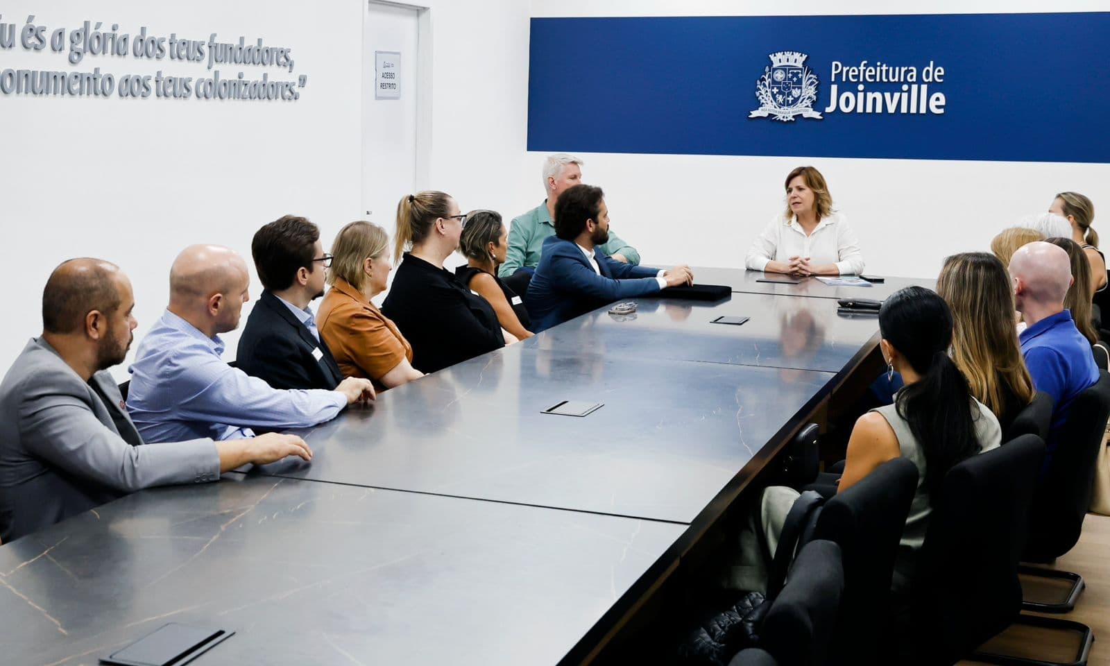 Prefeita de Joinville se reúne com presidente e representantes da Ajorpeme
