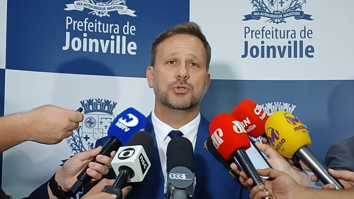 Troca de comando: Adriano Silva se despede da prefeitura e Rejane Gambin assume em Joinville
