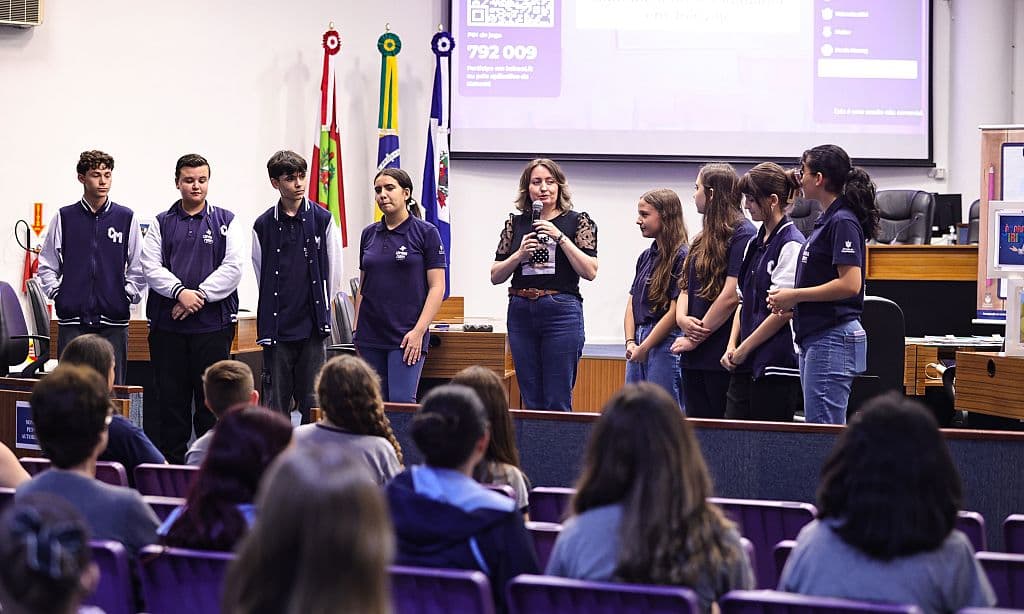 Candidatos à Câmara Mirim 2027 de Joinville têm encontro de preparação