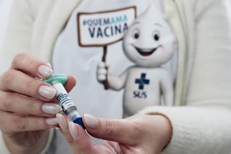 Joinville amplia proteção infantil: Vacina Pneumo 20 é incorporada ao calendário de menores de 5 anos