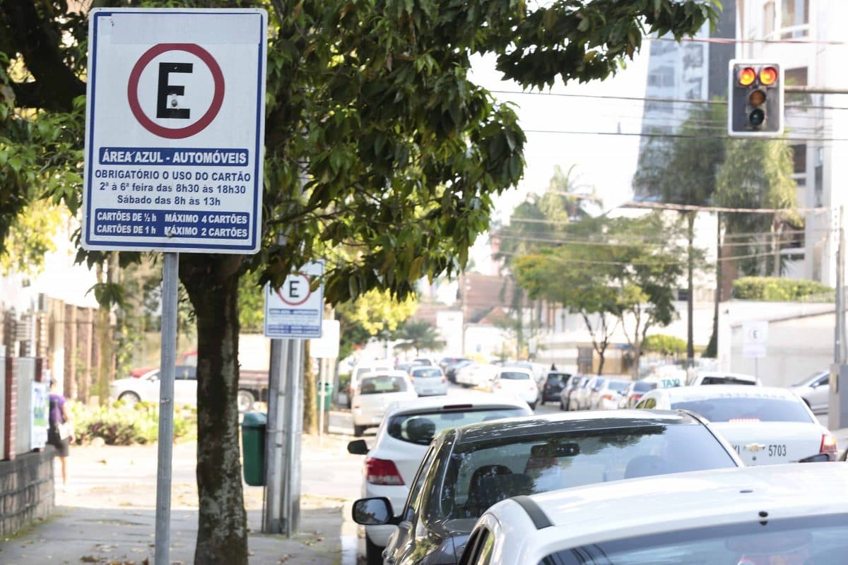 Joinville: Nova Lei Proíbe Cobrança por Vagas Públicas e Aumenta Rigor Contra Flanelinhas
