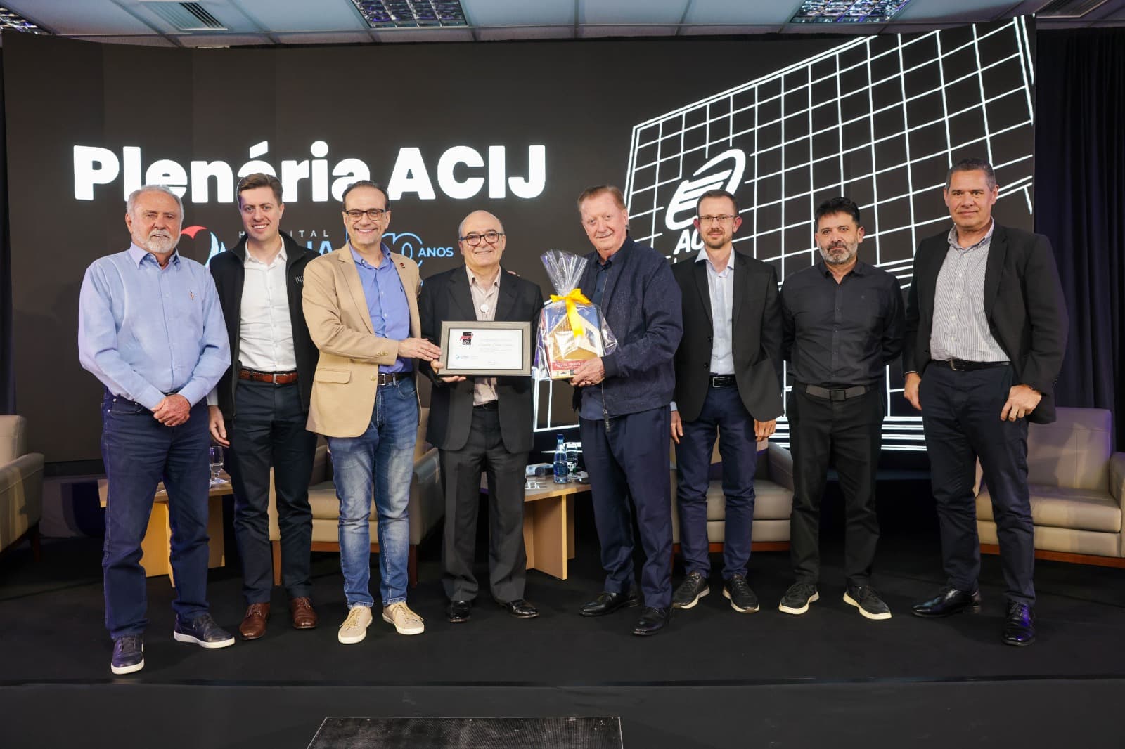 Hospital Dona Helena recebe homenagem da Associação Empresarial de Joinville
