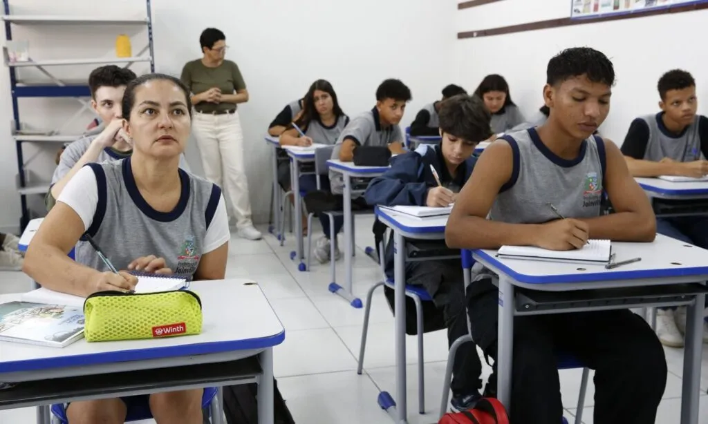 Joinville tem 165 mil adultos sem educação básica completa - Chuville Notícias