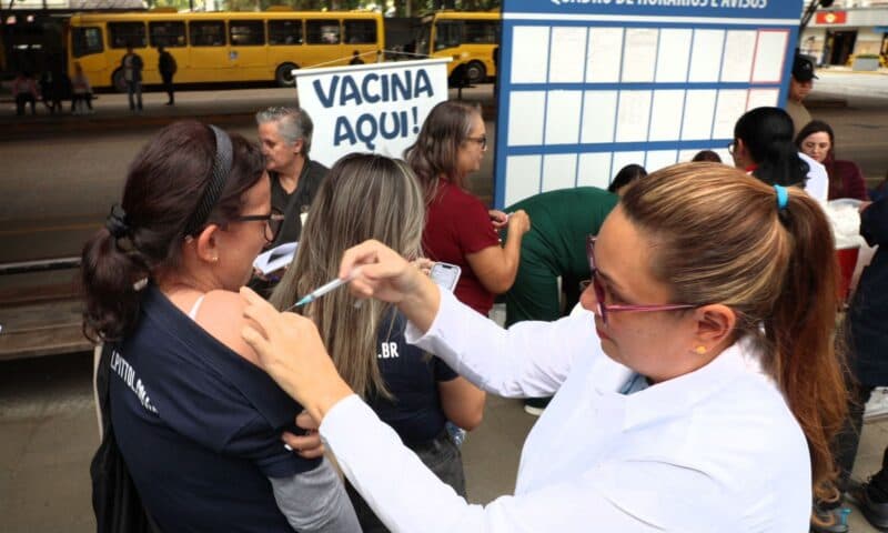 Ações nos terminais de Transporte Coletivo ampliam acesso à vacinação contra a gripe em Joinville